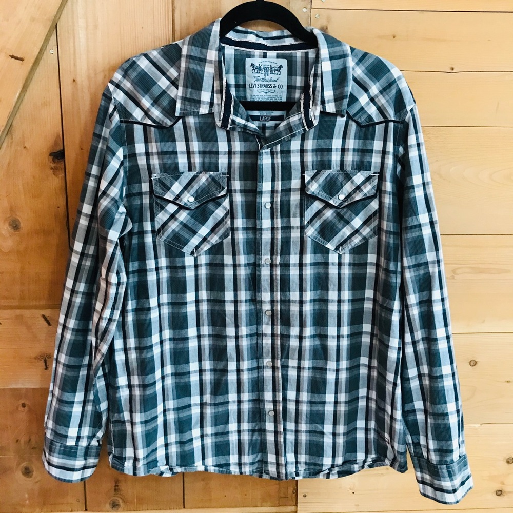 Levi Strauss & Co // Mens button down!